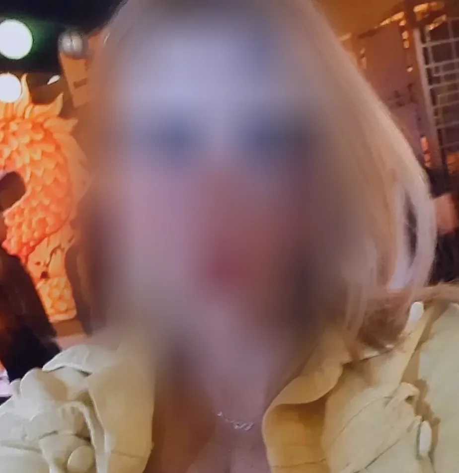 Cara, 35