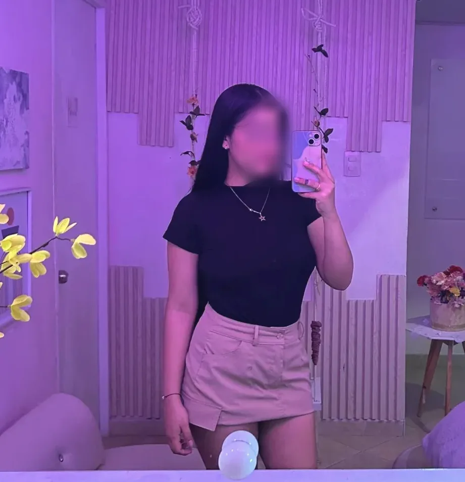 Claudia, 23