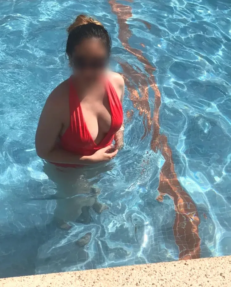 Emilia, 27