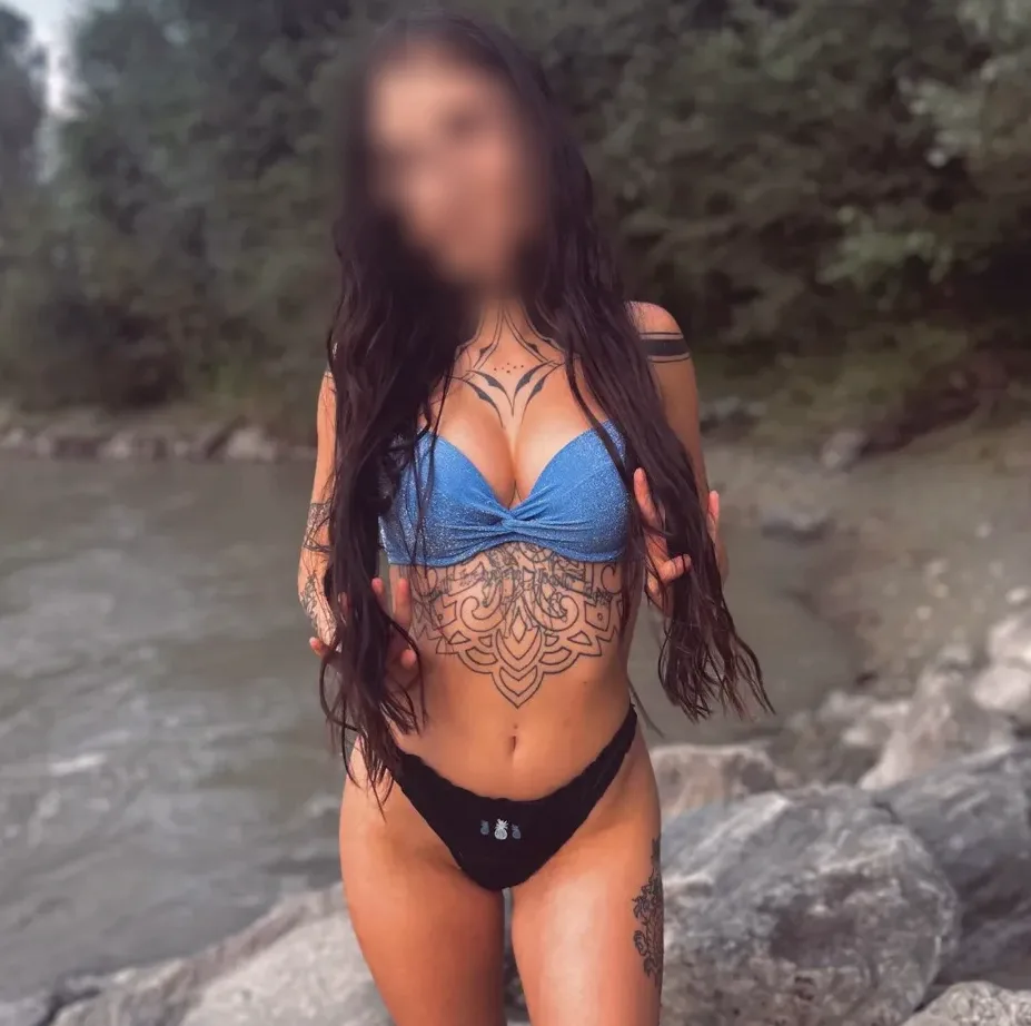 Greta, 24