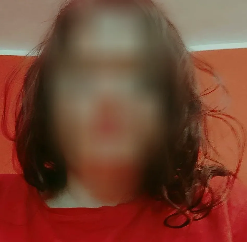 Lilly, 37