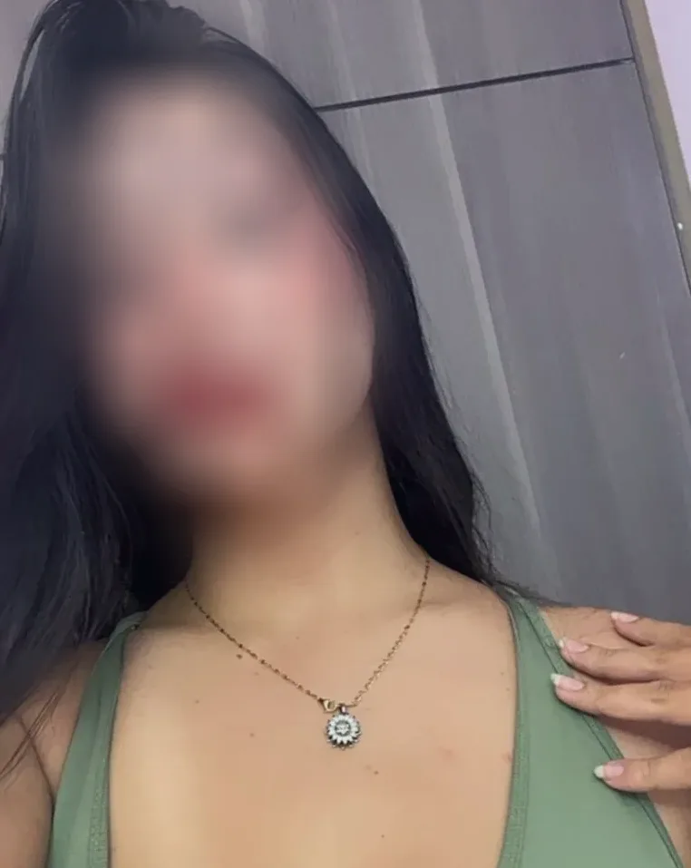 Nicole, 27