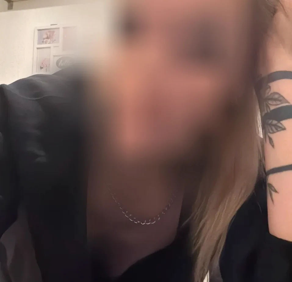 Sina, 29